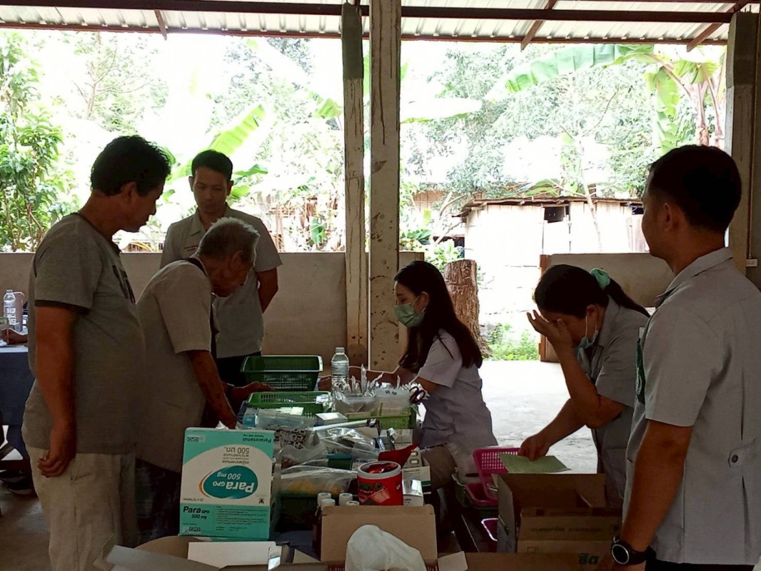 8 พฤษภาคม 2568 นายกันตพงศ์ ฉลากมงคล ผู้ช่วยเจ้าหน้าที่สาธารณสุข สสช.บ้านห้วยกระทิง ร่วมกับโรงพยาบาลแม่ระมาด นำโดย พญ.นันทวรรณ นันทหาร ออกหน่วยแพทย์เคลื่อนที่ พอ.สว. ที่ ม.7 บ้านพะนิกรี มีผู้มารับบริการตรวจรักษาโรคทั่วไป จำนวน 84 คน