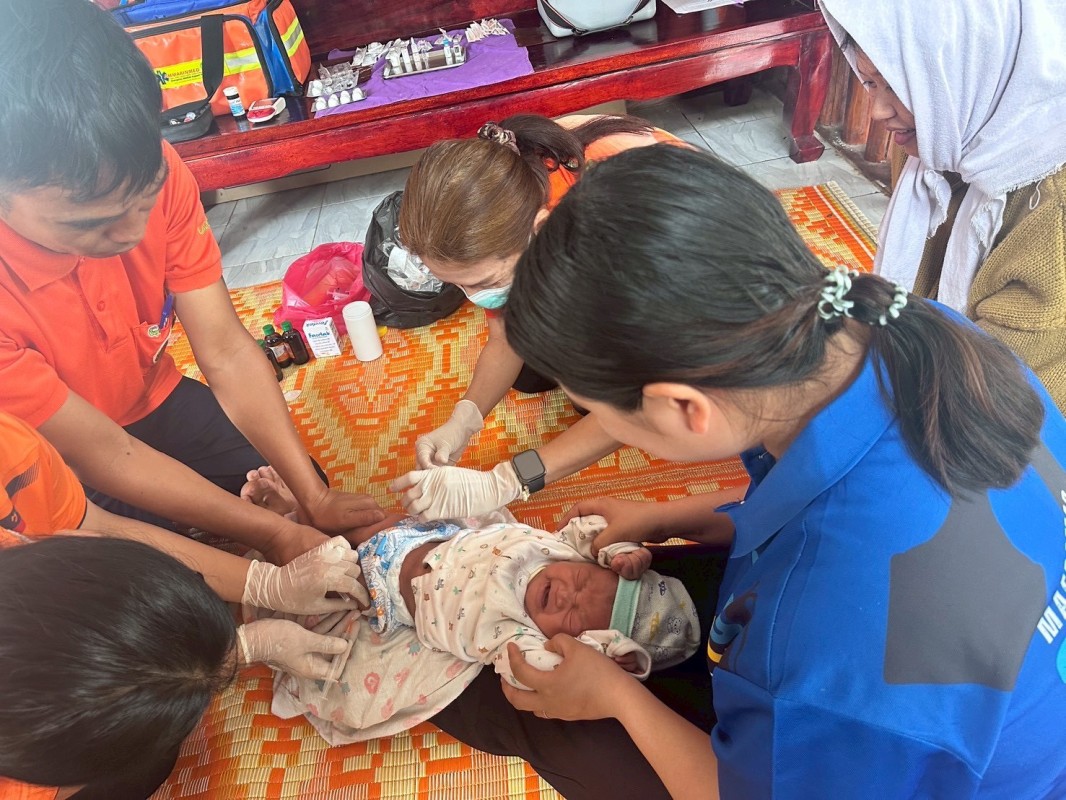 15 พ.ค.2568 รพ.สต.บ้านสันป่าไร่ ออกหน่วยฉีดวัคซีนเด็ก อายุ 2 เดือน ถึง 4 ปี เขต สสช.ห้วยกระทิง (หมู่ 6 ตำบลพระธาตุ)จำนวน 12 ราย ,เจาะเลือดตรวจ hct , จ่ายยา para syr , ferrous syr และ ประชุม อสม.หมู่ 6 บ้านห้วยกระทิง