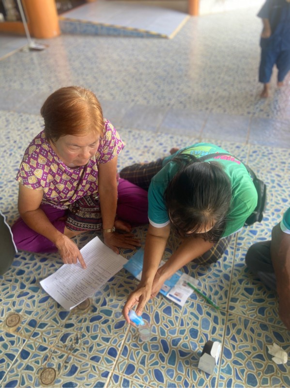 14-16 พฤษภาคม 2568 นายอดิศร เทียนพานิช ผอ.รพ.สต.บ้านสันป่าไร่ ร่วมกับอสม.นักวิทยาศาสตร์การแพทย์ชุมชนและอสม.ม.5 บ้านสันป่าไร่ สำรวจ เก็บตัวอย่าง และตรวจสารปนเปื้อนในอาหารสด /สารโพลาร์ในน้ำมันทอดซ้ำ หมู่ที่ 5 บ้านสันป่าไร่  8 ร้าน จำนวน 63 ตัวอย่าง โดยมีการ