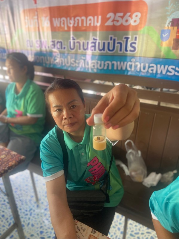 14-16 พฤษภาคม 2568 นายอดิศร เทียนพานิช ผอ.รพ.สต.บ้านสันป่าไร่ ร่วมกับอสม.นักวิทยาศาสตร์การแพทย์ชุมชนและอสม.ม.5 บ้านสันป่าไร่ สำรวจ เก็บตัวอย่าง และตรวจสารปนเปื้อนในอาหารสด /สารโพลาร์ในน้ำมันทอดซ้ำ หมู่ที่ 5 บ้านสันป่าไร่  8 ร้าน จำนวน 63 ตัวอย่าง โดยมีการ