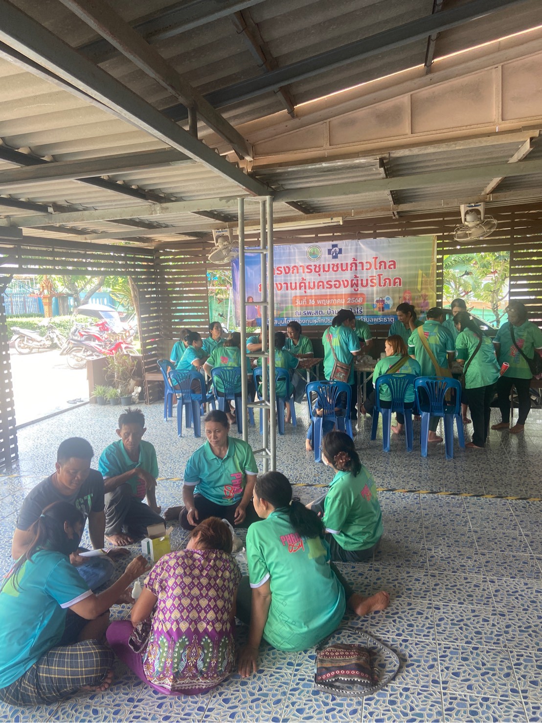 14-16 พฤษภาคม 2568 นายอดิศร เทียนพานิช ผอ.รพ.สต.บ้านสันป่าไร่ ร่วมกับอสม.นักวิทยาศาสตร์การแพทย์ชุมชนและอสม.ม.5 บ้านสันป่าไร่ สำรวจ เก็บตัวอย่าง และตรวจสารปนเปื้อนในอาหารสด /สารโพลาร์ในน้ำมันทอดซ้ำ หมู่ที่ 5 บ้านสันป่าไร่  8 ร้าน จำนวน 63 ตัวอย่าง โดยมีการ