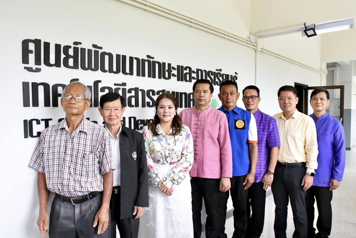 “นายก อบจ.ตาก“ เป็นประธานเปิดศูนย์ ICT พัฒนาทักษะและการเรียนรู้เทคโนโลยีสารสนเทศ โรงเรียนบ้านตากประชาวิทยาคาร