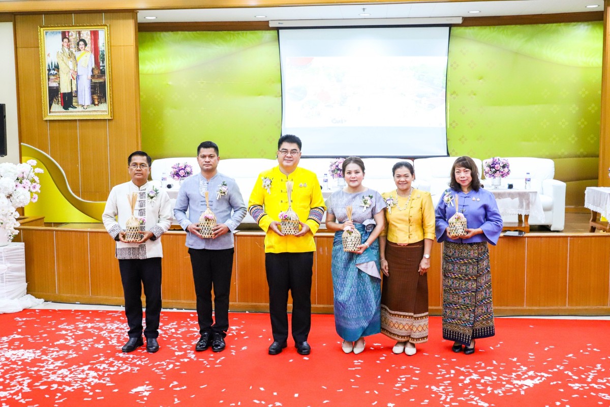 นายกจอย นายก อบจ.ตาก ร่วมเวทีแถลงข่าวงานประเพณีขึ้นธาตุเดือนเก้า (เหนือ) พร้อมสนับสนุนงบประมาณ 50,000 บาท