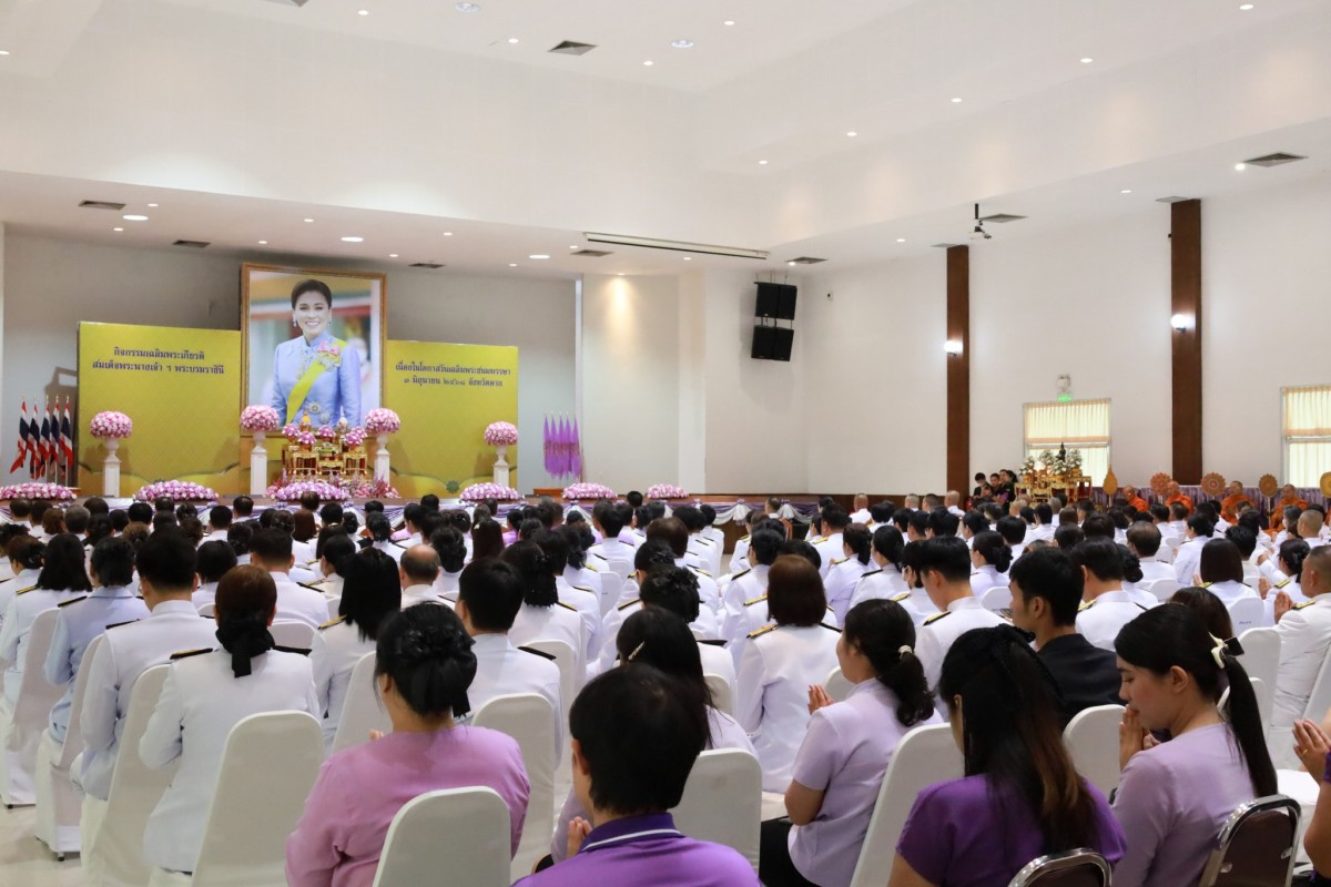 อบจ.ตาก เข้าร่วมกิจกรรมทำบุญตักบาตรถวายพระราชกุศล เฉลิมพระเกียรติสมเด็จพระนางเจ้าสุทิดา พัชรสุราพิมลลักษณ พระบรมราชินี