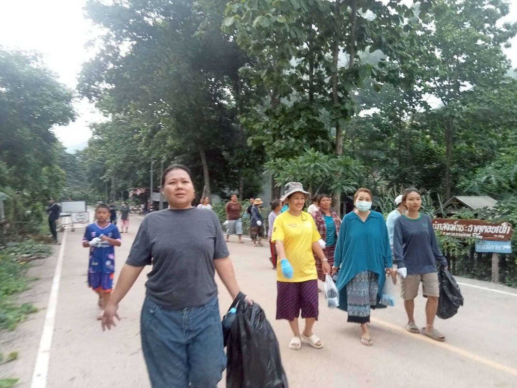 8 มิถุนายน 2568 รพ.สต.บ้านสันป่าไร่ร่วมกับอาสาสมัครสาธารณสุขหมู่ที่2,3,5,6และ7 ผู้นำชุมชน และจิตอาสา รณรงค์สำรวจและทำลายแหล่งเพาะพันธ์ลูกน้ำยุลาย จำนวน 697 หลังคาเรือน ภาชนะทั้งหมด 4460 ชิ้น พบลูกน้ำ 186 ชิ้น ภาชนะที่พบลูกน้ำยุงลายทำลายโดยการเทน้ำทิ้ง