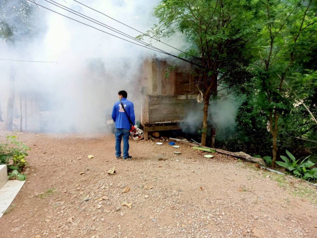 13 มิถุนายน 2568 รพ.สต.บ้านสันป่าไร่ร่วมกับจนท.ฐานตชด.บ้านจบปิและอบต.พระธาตุ ควบคุมโรคไข้เลือดออก รอบที่ 3 เคส อสทพ.จตุพล เถลิงเดชไพร