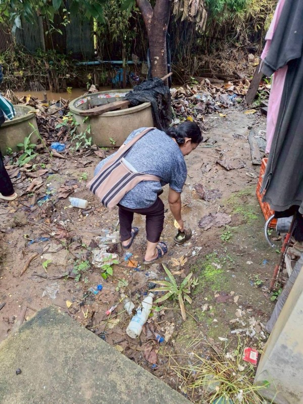 16 มิถุนายน 2568 รพ.สต.บ้านสันป่าไร่ร่วมกับอาสาสมัครสาธารณสุข หมู่ที่ 5 บ้านสันป่าไร่ ออกควบคุมโรคไข้เลือดออกรอบที่2 เคส น.ส.พิชชญา ติ๊บลังกา ตามมาตรการควบคุมโรค 0 3 7 ผลดำเนินงาน พบว่าบ้านผู้ป่วย ภาชนะทั้งหมด 5 ชิ้น ไม่พบลูกน้ำยุงลาย รอบบ้านผู้ป่วยรัศมี 