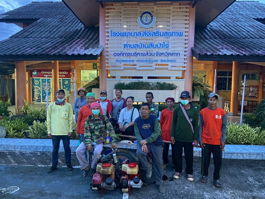 18 มิถุนายน 2568 รพ.สต.บ้านสันป่าไร่ ร่วมกับอาสาสมัครสาธารณสุข หมู่ที่ 5 บ้านสันป่าไร่ ผู้นำชุมชน จิตอาสาแรงงานต่างชาติ และอบต.พระธาตุ รณรงค์ควบคุมโรคไข้เลือดออกโดยการพ่นสารเคมีกำจัดยุงตัวแก่ทั้งหมู่บ้าน บ้านคนไทย จำนวน 231 หลัง บ้านแรงงานต่างชาติ จำนวน 6