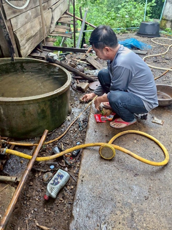 20 มิถุนายน 2568 รพ.สต.บ้านสันป่าไร่ร่วมกับอาสาสมัครสาธารณสุข หมู่ที่ 5 บ้านสันป่าไร่ ควบคุมโรครอบที่ 3 เคส นส.พิชชญา ติ๊บลังกาและ รอบที่ 2 เคสนางเกสร อุดเป็งเครือ จำนวนบ้านทั้งหมด 37 หลัง จำนวนภาชนะทั้งหมด 398 ชิ้น พบลูกน้ำ 4 หลัง ภาชนะ 7 ชิ้น ค่าBI=18.9