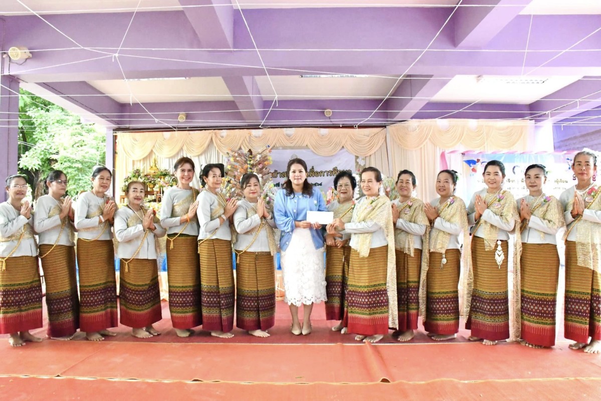 นายก อบจ.ตาก (นายกจอย) ร่วมพิธีมอบสื่อการเรียนการสอนโรงเรียนแม่ตาวใต้