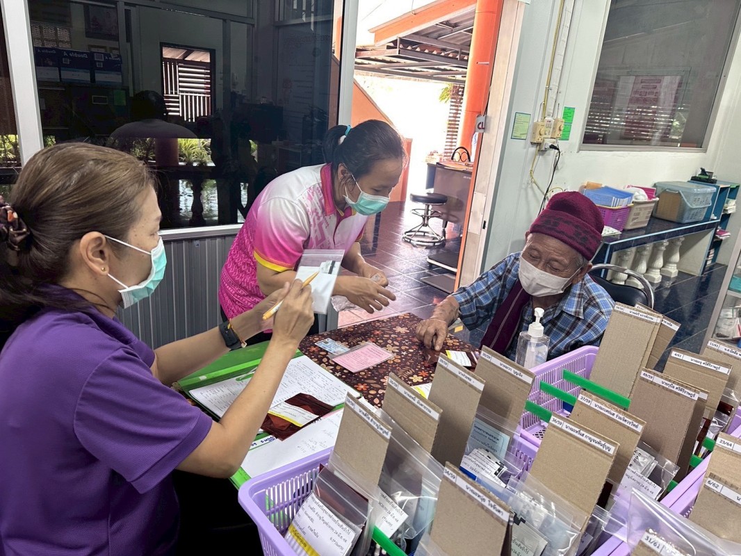 24 มิ.ย.68 รพ.สต.บ้านสันป่าไร่ จ่ายยาให้แก่ผู้ป่วยโรคความดันโลหิตสูง(กลุ่มที่ 3) จำนวน 43 ราย