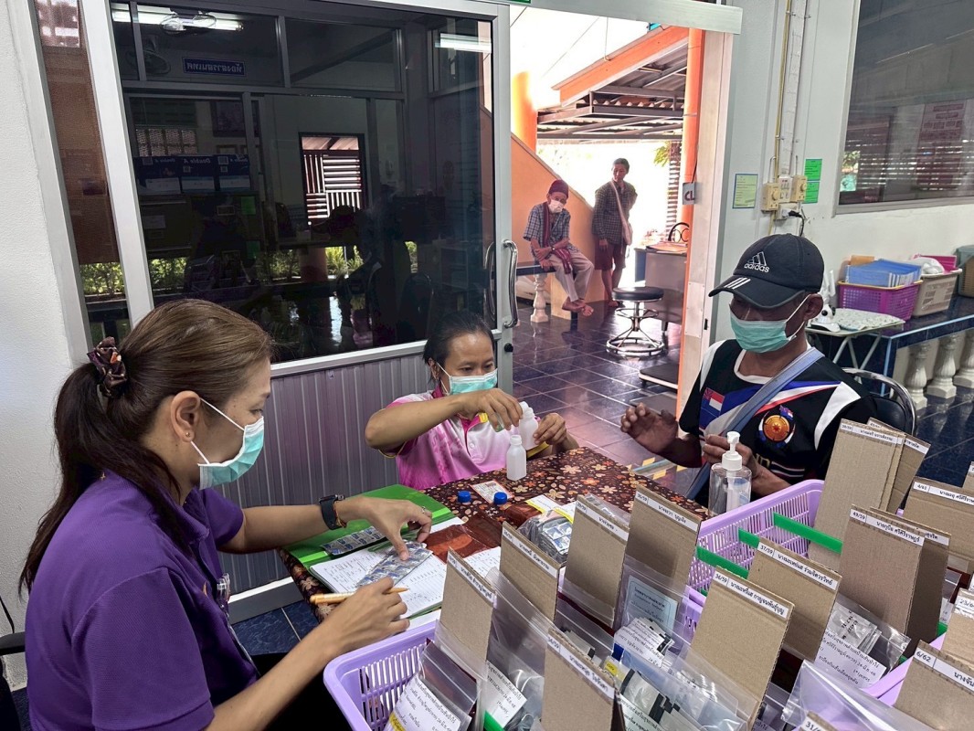 24 มิ.ย.68 รพ.สต.บ้านสันป่าไร่ จ่ายยาให้แก่ผู้ป่วยโรคความดันโลหิตสูง(กลุ่มที่ 3) จำนวน 43 ราย