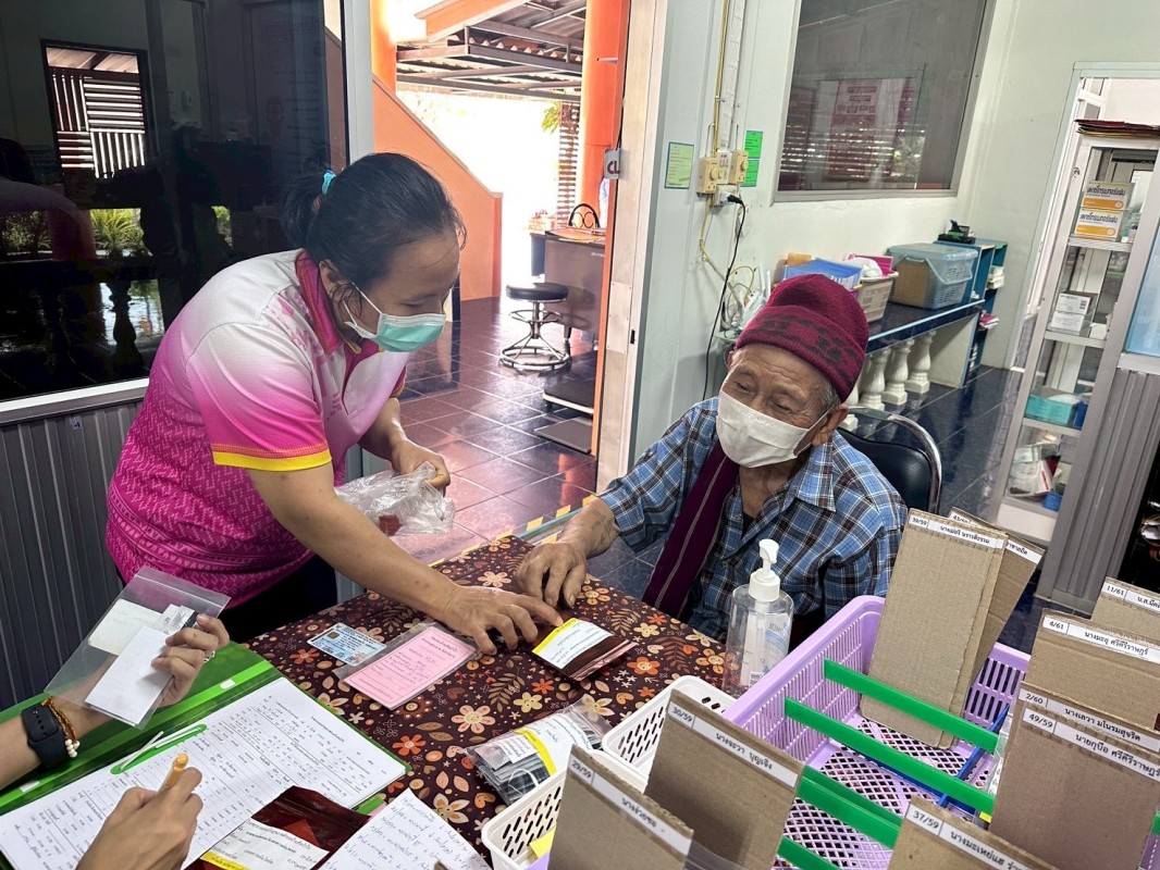 24 มิ.ย.68 รพ.สต.บ้านสันป่าไร่ จ่ายยาให้แก่ผู้ป่วยโรคความดันโลหิตสูง(กลุ่มที่ 3) จำนวน 43 ราย