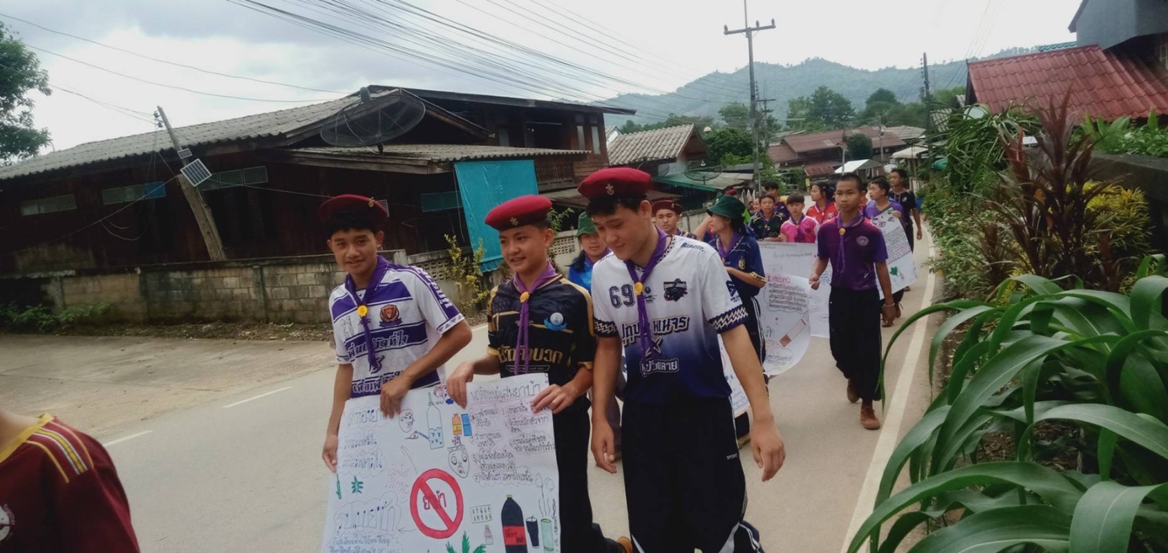 25 มิถุนายน 2568 รพ.สต.บ้านสันป่าไร่ ร่วมกับอาสาสมัครสาธารณสุข หมู่ที่3,5,โรงเรียนบ้านป่าไร่เหนือและโรงเรียนบ้านสันป่าไร่ รณรงค์ให้ความรู้เนื่องในวันต่อต้านยาเสพติดโลก(26 มิถุนายน)