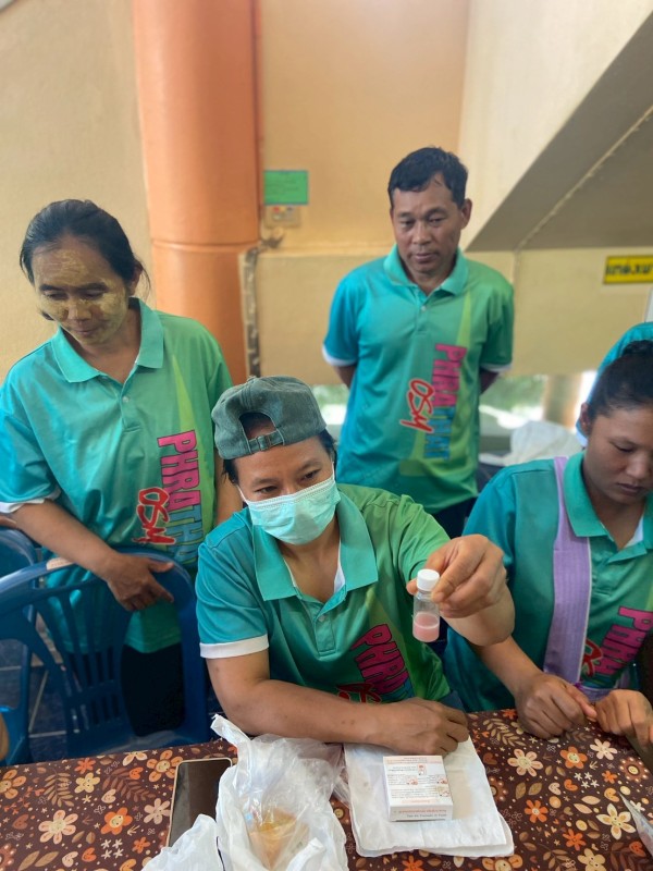 29 มิถุนายน 2568 นายอดิศร เทียนพานิช ผอ.รพ.สต.บ้านสันป่าไร่ นางเสาร์แก้ว อ่วมพิทยา เจ้าพนักงานสาธารณสุข ร่วมกับ อสม.นักวิทยาศาสตร์การแพทย์ชุมชนและอสม.หมู่ที่ 3 บ้านป่าไร่เหนือ ตรวจสารปนเปื้อนในอาหารและสารโพลาร์ในน้ำมันทอดซ้ำ จำนวน 9 ร้าน ผล