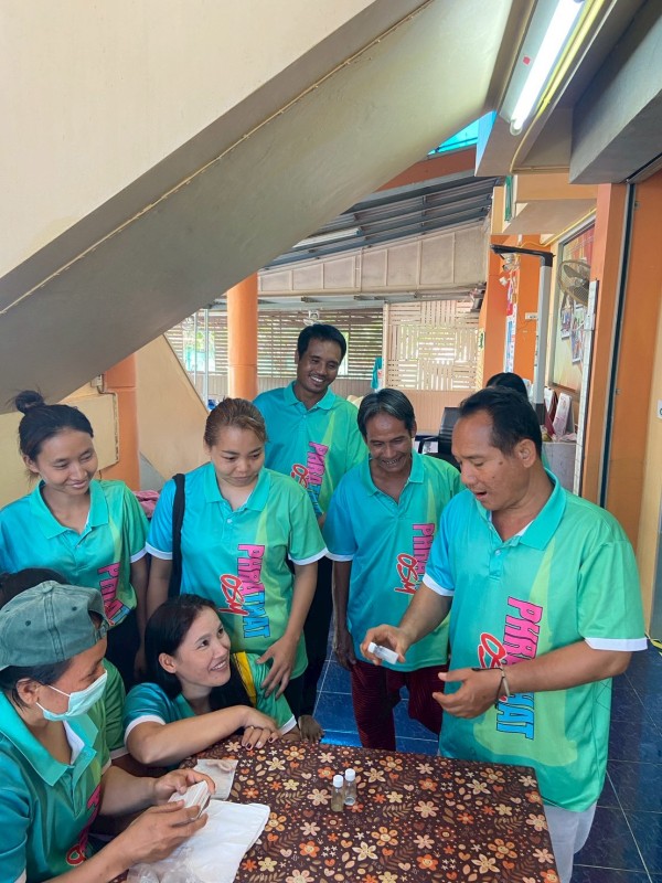 29 มิถุนายน 2568 นายอดิศร เทียนพานิช ผอ.รพ.สต.บ้านสันป่าไร่ นางเสาร์แก้ว อ่วมพิทยา เจ้าพนักงานสาธารณสุข ร่วมกับ อสม.นักวิทยาศาสตร์การแพทย์ชุมชนและอสม.หมู่ที่ 3 บ้านป่าไร่เหนือ ตรวจสารปนเปื้อนในอาหารและสารโพลาร์ในน้ำมันทอดซ้ำ จำนวน 9 ร้าน ผล