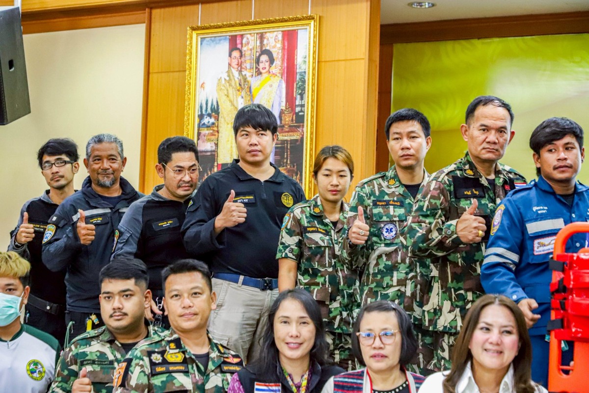  นายกจอย นายก อบจ.ตาก เป็นประธานในพิธีมอบ spinal board จากมูลนิธิการแพทย์ฉุกเฉินแห่งชาติ (มพฉ.)