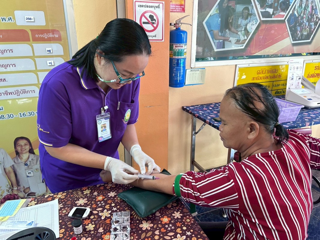 22 ก.ค.68 รพ.สต.บ้านสันป่าไร่ ให้บริการ เจาะเลือด , วัดความดันโลหิต ผู้ป่วยโรคเบาหวาน (NCD กลุ่ม 1 ) จำนวน 22 ราย