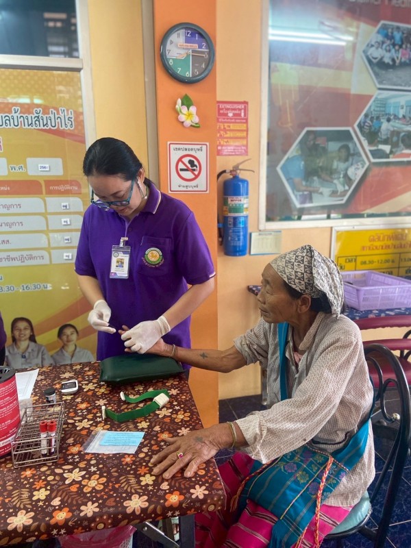 22 ก.ค.68 รพ.สต.บ้านสันป่าไร่ ให้บริการ เจาะเลือด , วัดความดันโลหิต ผู้ป่วยโรคเบาหวาน (NCD กลุ่ม 1 ) จำนวน 22 ราย