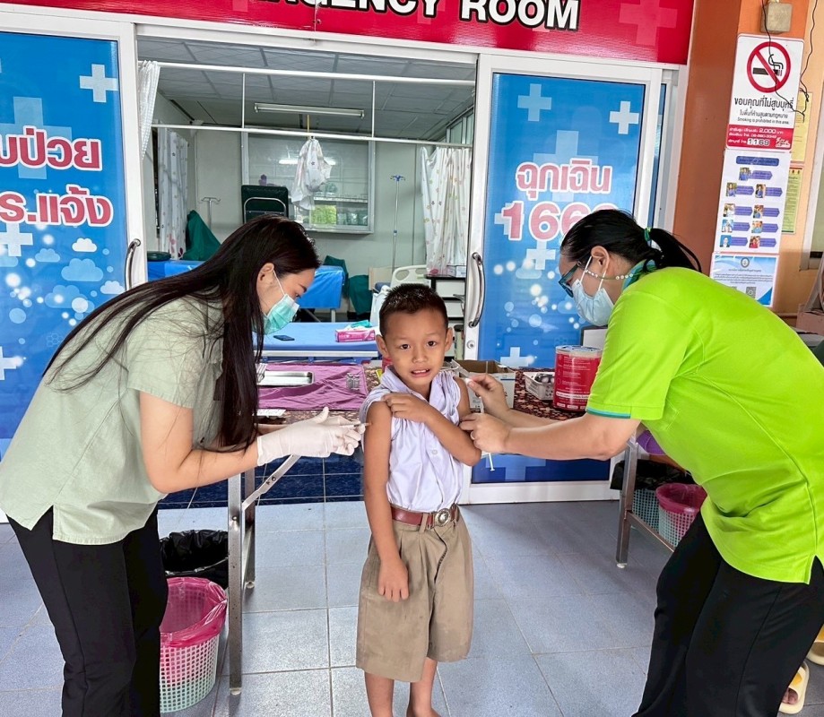 23 ก.ค.68 รพ.สต.บ้านสันป่าไร่ ฉีดวัคซีนให้แก่นักเรียน ชั้น ป.1 และ ป.2 ปีการศึกษา 2568 (ที่ไม่มีประวัติการได้รับวัคซีน/มีประวัติได้รับวัคซีนไม่ครบตามเกณฑ์) ครั้งที่ 1 จำนวน 4 ร.ร. 28 ราย