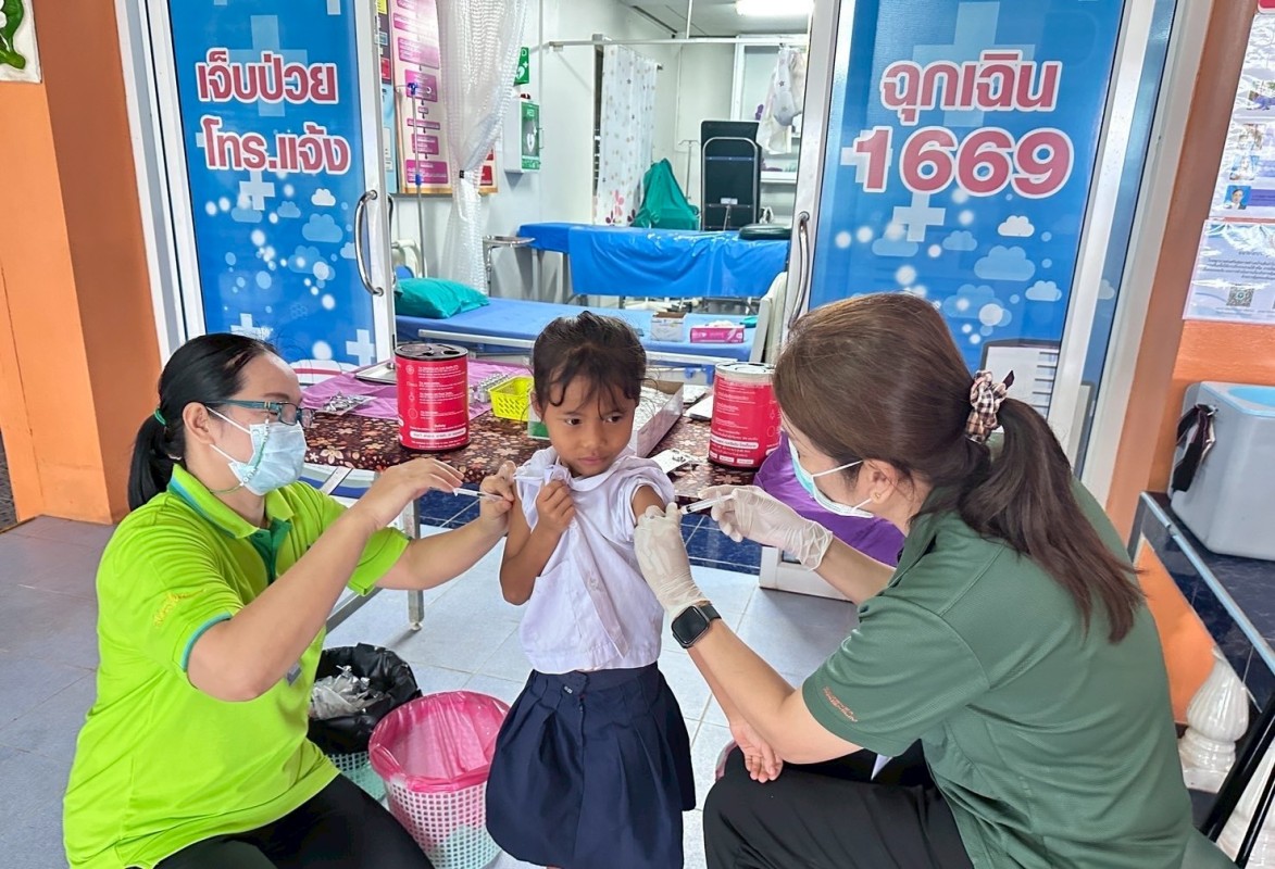 23 ก.ค.68 รพ.สต.บ้านสันป่าไร่ ฉีดวัคซีนให้แก่นักเรียน ชั้น ป.1 และ ป.2 ปีการศึกษา 2568 (ที่ไม่มีประวัติการได้รับวัคซีน/มีประวัติได้รับวัคซีนไม่ครบตามเกณฑ์) ครั้งที่ 1 จำนวน 4 ร.ร. 28 ราย