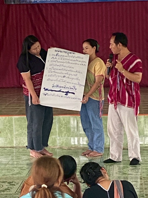 24 กรกฎาคม 2568 จนท.รพ.สต.บ้านสันป่าไร่ร่วมกับเครือข่ายเฝ้าระวังการฆ่าตัวตาย จัดกิจกรรมโครงการป้องกันและแก้ไขปัญหาการฆ่าตัวตายในกลุ่มผู้สูงอายุชาวเขาเผ่ากระเหรี่ยง โดยมีการคืนข้อมูลการดำเนินงานที่ผ่านมา มีการให้ความรู้เกี่ยวกับสุขภาพจิตและมีการแบ่งกลุ่มเพ