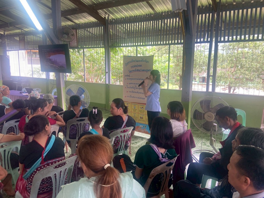24 กรกฎาคม 2568 จนท.รพ.สต.บ้านสันป่าไร่ร่วมกับเครือข่ายเฝ้าระวังการฆ่าตัวตาย จัดกิจกรรมโครงการป้องกันและแก้ไขปัญหาการฆ่าตัวตายในกลุ่มผู้สูงอายุชาวเขาเผ่ากระเหรี่ยง โดยมีการคืนข้อมูลการดำเนินงานที่ผ่านมา มีการให้ความรู้เกี่ยวกับสุขภาพจิตและมีการแบ่งกลุ่มเพ