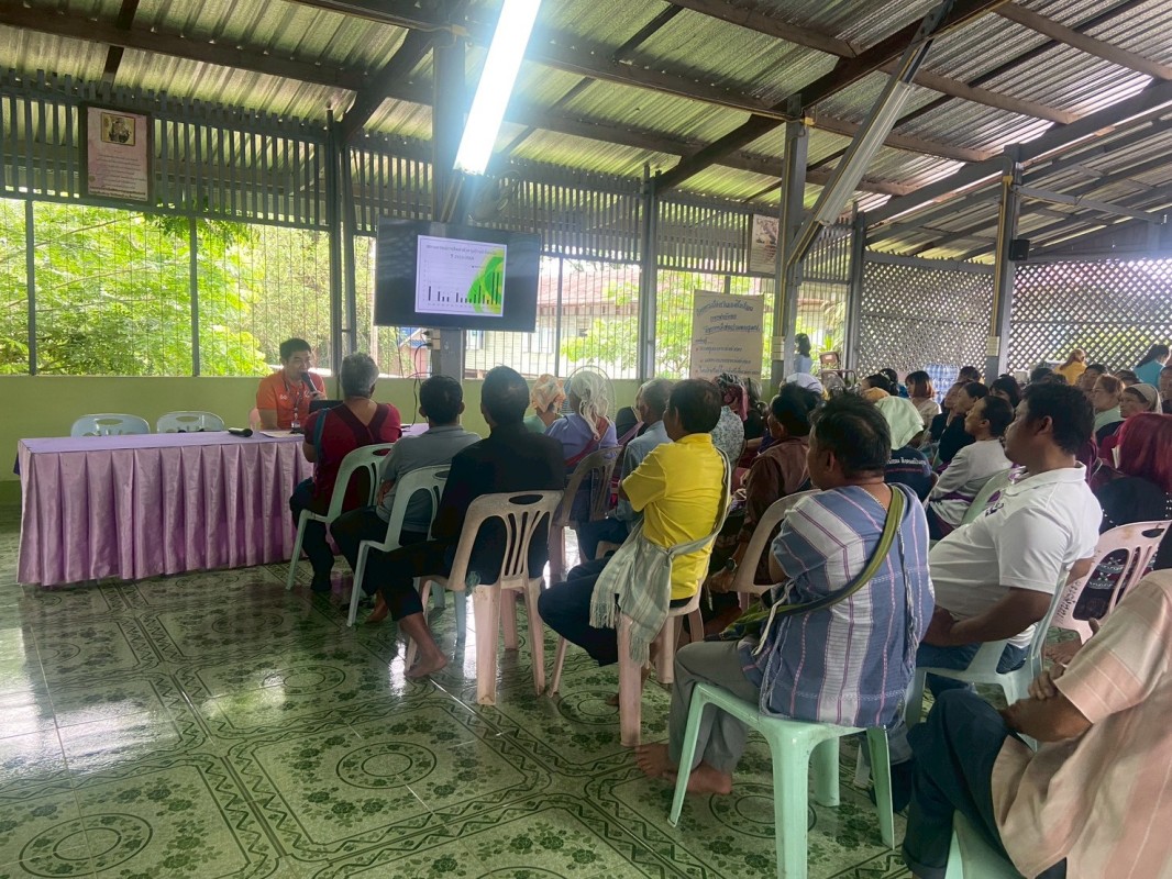 24 กรกฎาคม 2568 จนท.รพ.สต.บ้านสันป่าไร่ร่วมกับเครือข่ายเฝ้าระวังการฆ่าตัวตาย จัดกิจกรรมโครงการป้องกันและแก้ไขปัญหาการฆ่าตัวตายในกลุ่มผู้สูงอายุชาวเขาเผ่ากระเหรี่ยง โดยมีการคืนข้อมูลการดำเนินงานที่ผ่านมา มีการให้ความรู้เกี่ยวกับสุขภาพจิตและมีการแบ่งกลุ่มเพ