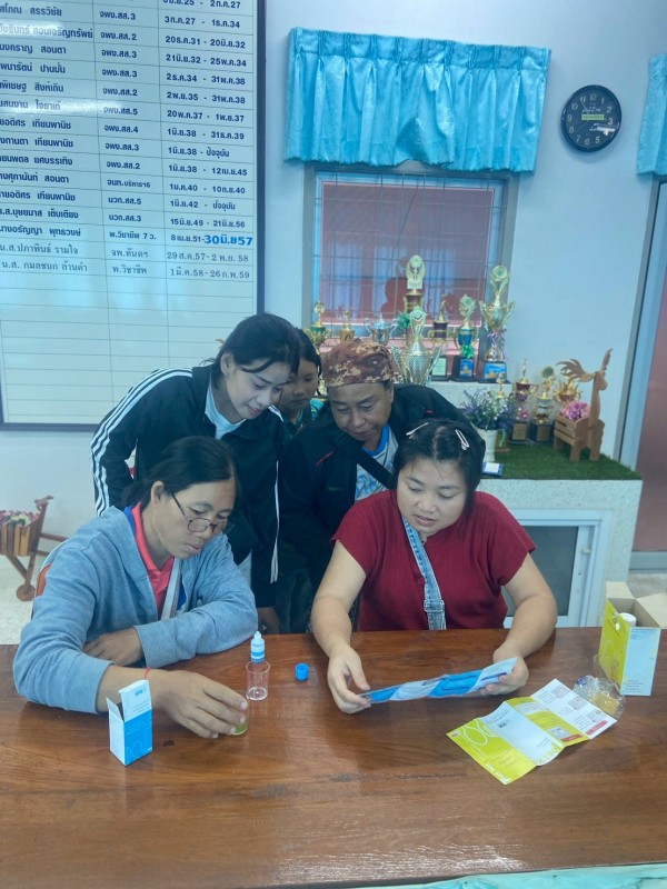 3 สิงหาคม 2568 นายอดิศร เทียนพานิช ผอ.รพ.บ้านสันป่าไร่ ร่วมกับ อสม.นักวิทยาศาสตร์การแพทย์ชุมชนและ อสม. หมู่ที่2 บ้านตีนธาตุ ตรวจสารปนเปื้อนในอาหารสด จำนวน 5 ร้าน 