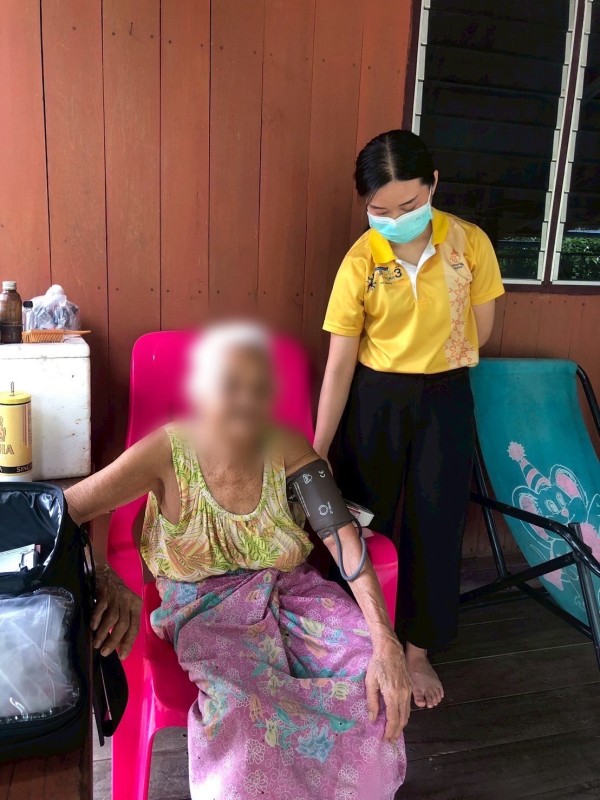 31 กรกฎาคม 2568 น.ส.วาสนา กึกก้องโลกา พยาบาลวิชาชีพปฎิบัติการ รพ.สต.บ้านสันป่าไร่ ร่วมกับ จนท.รพ.แม่ระมาด ออกเยี่ยมบ้านผู้สูงอายุ จำนวน 1 รายและผู้ป่วยโรคมะเร็งปอด จำนวน 1 ราย เพื่อติดตามให้ความรู้ คำแนะนำ คำปรึกษา พร้อมทั้งให้กำลังใจแก่ผู้สูงอายุ/ผู้ป่วย