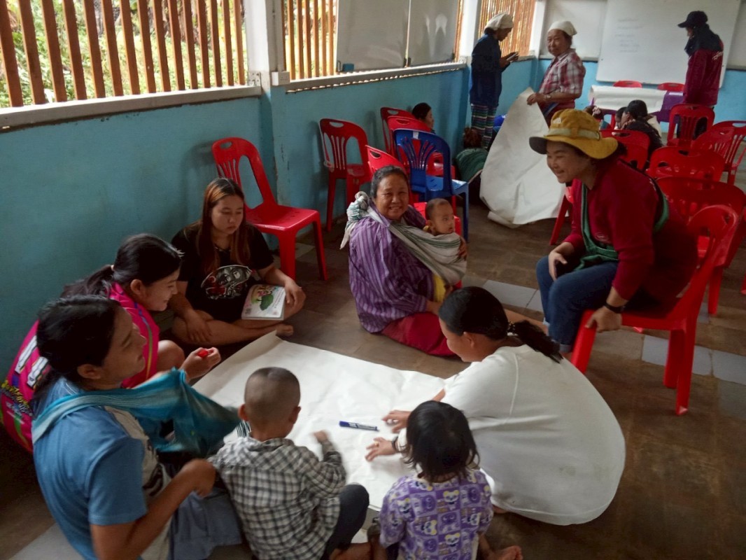 25 กรกฎาคม 2568 นายกัณตพงศ์ ฉลากมงคล ผช.จนท.สาธารณสุข สสช.บ้านห้วยกระทิง ร่วมเป็นวิทยากรอบรมโครงการ ชุมชนร่วมใจป้องกันยาเสพติด จัดโดย ศูนย์การเรียนรู้ชุมชนชาวไทยภูเขา“แม่ฟ้าหลวง”บ้านพะนิกรี