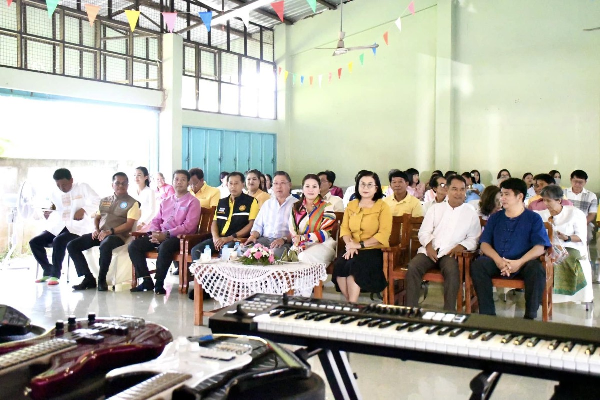 นายก อบจ.ตาก (นายกจอย) สนับสนุนงบประมาณจัดซื้อพร้อมส่งมอบสื่อการเรียนการสอนให้แก่ 4 โรงเรียน ในอำเภอบ้านตาก รวมงบประมาณทั้งสิ้น 700,000 บาท 