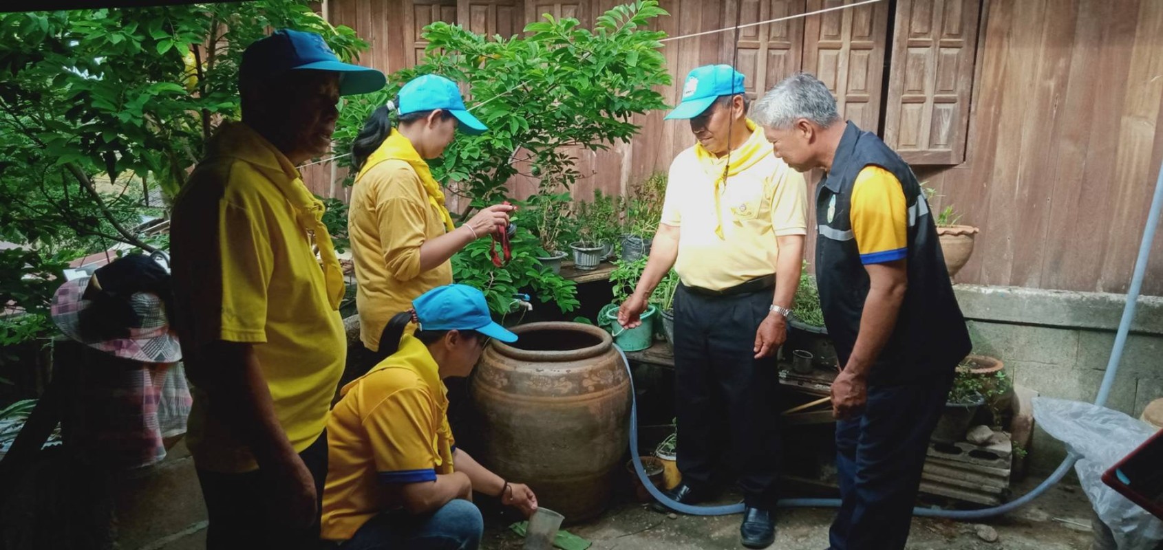 2 สิงหาคม 2568 รพ.สต.บ้านสันป่าไร่ ร่วมกับอาสาสมัครสาธารณสุข ผู้นำชุมชน จิตอาสา และประชาชนทั่วไป หมู่ที่ 2,3,5,6และ7 ตำบลพระธาตุ รณรงค์สำรวจ และทำลายแหล่งเพาะพันธ์ลูกน้ำยุงลาย ปรับปรุงสภาพภูมิทัศน์ภายในหมู่บ้าน เนื่องในวันแม่แห่งชาติ