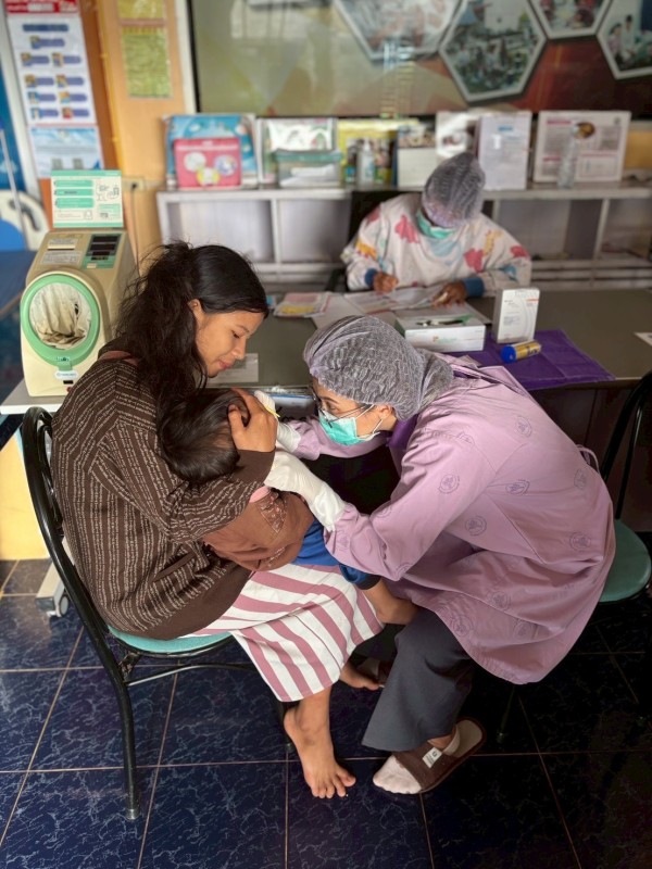 13 ส.ค.68 รพ.สต.บ้านสันป่าไร่ ให้บริการฉีดวัคซีนเด็ก อายุ 2 เดือน ถึง 4 ปี จำนวน 19 ราย พร้อมทั้งตรวจสุขภาพช่องปาก,เคลือบฟลูออไรด์,ให้ทันตสุขศึกษา,เจาะเลือดตรวจความเข้มข้นของเลือด(hct),จ่ายยาน้ำเสริมธาตุเหล็ก(ferrous syr)และยาลดไข้(para syr)