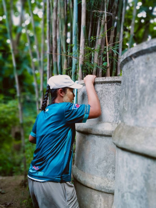 15 สิงหาคม 2568 นางเสาร์แก้ว อ่วมพิทยา เจ้าพนักงานสาธารณสุข รพ.สต.บ้านสันป่าไร่ ร่วมกับ อาสาสมัครสาธารณสุข หมู่ที่ 3 บ้านป่าไร่เหนือ ควบคุมโรคไข้เลือดออก รอบที่ 1 เคสนส.พรนภา วาจาอุทัย สำรวจและทำลายแหล่งเพาะพันธ์ลูกน้ำยุงลาย 200 เมตร รอบบ้านผู้ป่วย จำนวน 