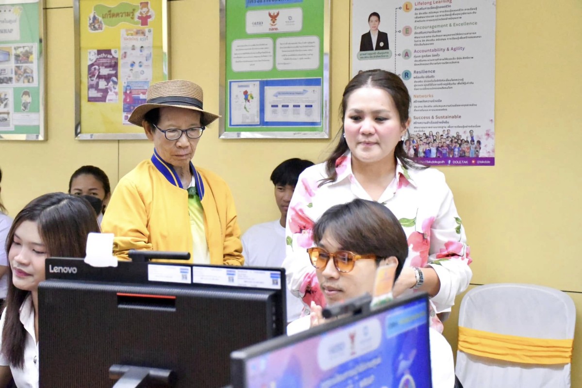 นายกจอย (นายก อบจ.ตาก) สนับสนุนงบประมาณจัดซื้อพร้อมส่งมอบสื่อการเรียนการสอนให้แก่ ศูนย์ส่งเสริมการเรียนรู้ ระดับอำเภอวังเจ้างบประมาณทั้งสิ้น 100,000 บาท 