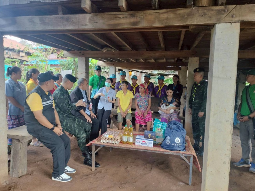 เยี่ยมบ้านเด็กในพระราชานุเคราะห์