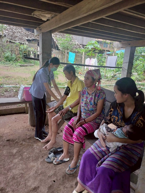 เยี่ยมบ้านเด็กในพระราชานุเคราะห์