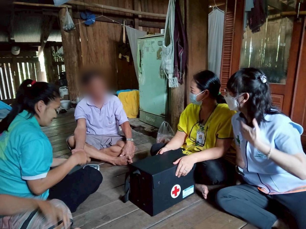 5 กันยายน 2568 นางอัจฉรา ทวีเกื้อกูลกิจ นายกองค์การบริหารส่วนจังหวัดตาก มอบหมายให้ รพ.สต.บ้านสันป่าไร่ โดยนางเสาร์แก้ว อ่วมพิทยา เจ้าพนักงานสาธารณสุข ร่วมกับ จนท.กลุ่มงานจิตเวชและยาเสพติด รพ.แม่ระมาด และเครือข่ายคนต่อชีวิต ม.3 บ้านป่าไร่เหนือ เยี่ยมบ้านกล