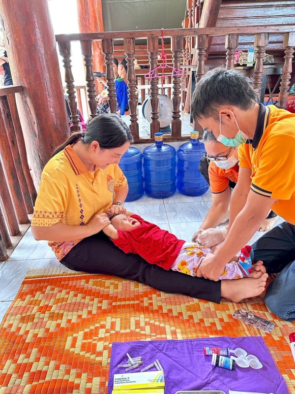 1 ก.ย.2568 รพ.สต.บ้านสันป่าไร่ ออกหน่วยให้บริการฉีดวัคซีนเด็กอายุ 2 เดือน ถึง 4 ปี , นักเรียนหญิงชั้น ป.5 และ นักเรียนชั้น ป.6 เขตพื้นที่ สสช.ห้วยกระทิง ( หมู่ 6 ต.พระธาตุ) รวม 21 ราย พร้อมทั้ง เจาะเลือดตรวจความเข้มข้นของเลือด(hct) และ จ่ายยา para syr , f