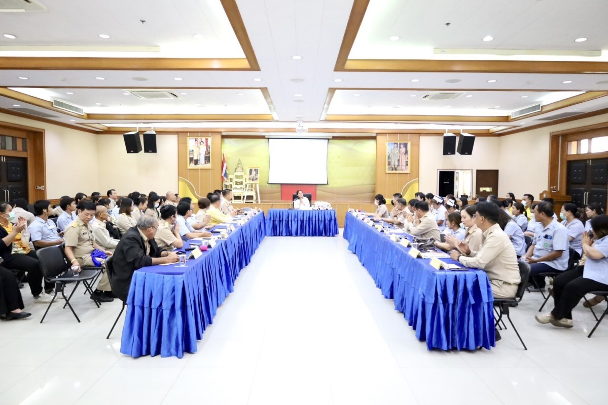 นายกจอย (นายก อบจ.ตาก) ตรวจเครื่องออกกำลังกายกลางแจ้ง สนามกีฬา อบจ.ตาก