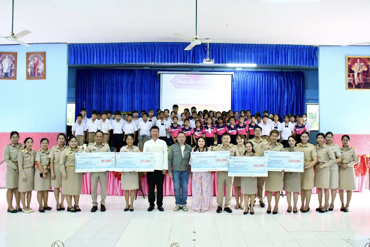 นายก อบจ.ตาก (นายกจอย) สนับสนุนงบประมาณจัดซื้อพร้อมส่งมอบสื่อการเรียนการสอนให้แก่ 5 โรงเรียน ในอำเภอสามเงา รวมงบประมาณทั้งสิ้น 640,000 บาท 