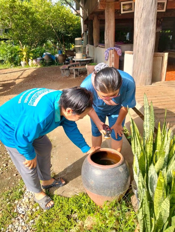 18 กันยายน 2568 นางอัจฉรา ทวีเกื้อกูลกิจ นายกองค์การบริหารส่วนจังหวัดตาก มอบหมายให้ รพ.สต.บ้านสันป่าไร่ ร่วมกับ อาสาสมัครสาธารณสุข หมู่ที่ 2,3,5,6และ7 รณรงค์สำรวจและทำลายแหล่งเพาะพันธ์ลูกน้ำยุงลาย รอบที่ 2 เดือน กันยายน 2568