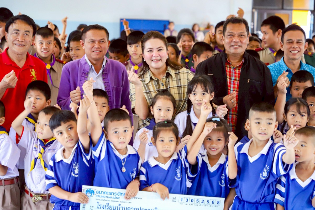 อบจ.ตาก สนับสนุนงบประมาณ 200,000 บาท มอบสื่อการเรียนการสอนแก่โรงเรียนบ้านตากประถมวิทยาคม อำเภอบ้านตาก ”