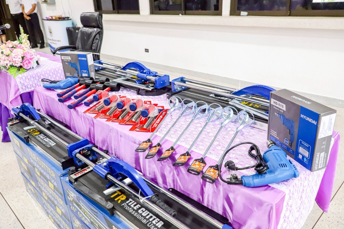 นายก อบจ.ตาก (นายกจอย) เป็นประธานในพิธีมอบเครื่องมือพื้นฐานชุดการฝึก (เครื่องมือทำมาหากิน) เพื่อการประกอบอาชีพ