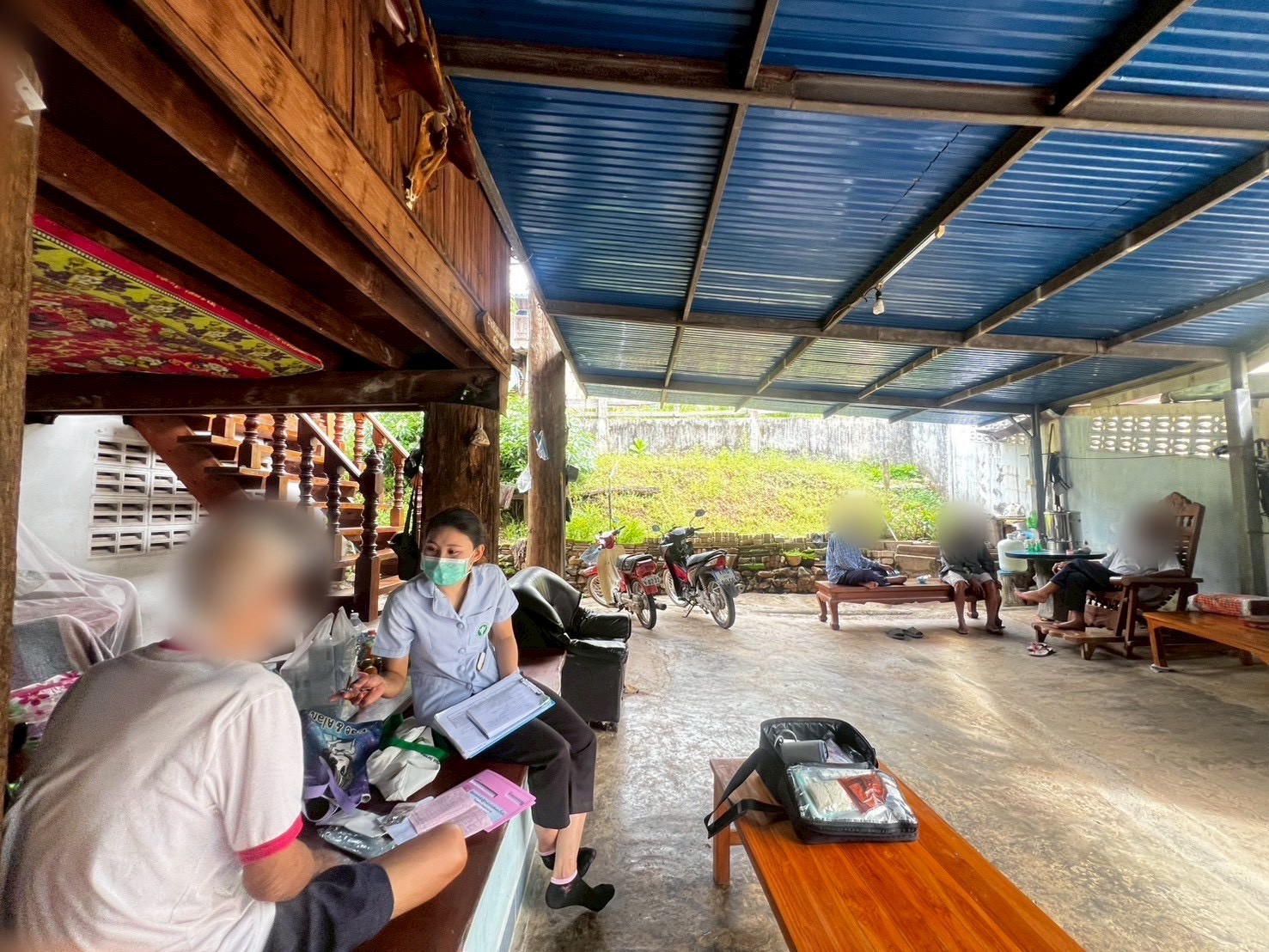 7 ตุลาคม 2568 นางอัจฉรา ทวีเกื้อกูลกิจ นายกองค์การบริหารส่วนจังหวัดตาก มอบหมายให้ นางสาววาสนา กึกก้องโลกา พยาบาลวิชาชีพปฏิบัติการ รพ.สต.บ้านสันป่าไร่ ร่วมกับ จนท.รพ.แม่ระมาด ออกเยี่ยมบ้านผู้ป่วยโรคมะเร็งปอด 1 ราย สงสัยมะเร็งปอด 1 ราย และมะเร็งตับ 1 ราย ได