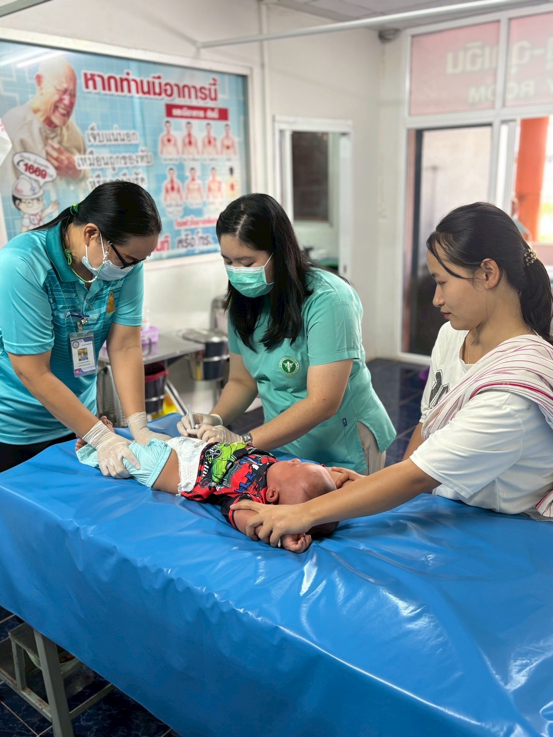 8 ต.ค.68 รพ.สต.บ้านสันป่าไร่ ให้บริการฉีดวัคซีนเด็กอายุ 2 เดือน ถึง 4 ปี จำนวน 17 ราย พร้อมทั้งตรวจสุขภาพช่องปาก , เคลือบฟลูออไรด์ , ให้ทันตสุขศึกษาแก่ผู้ปกครอง , เจาะเลือดตรวจความเข้มข้นของเลือด(Hct) , จ่ายยา Para syr และ Ferrous syr