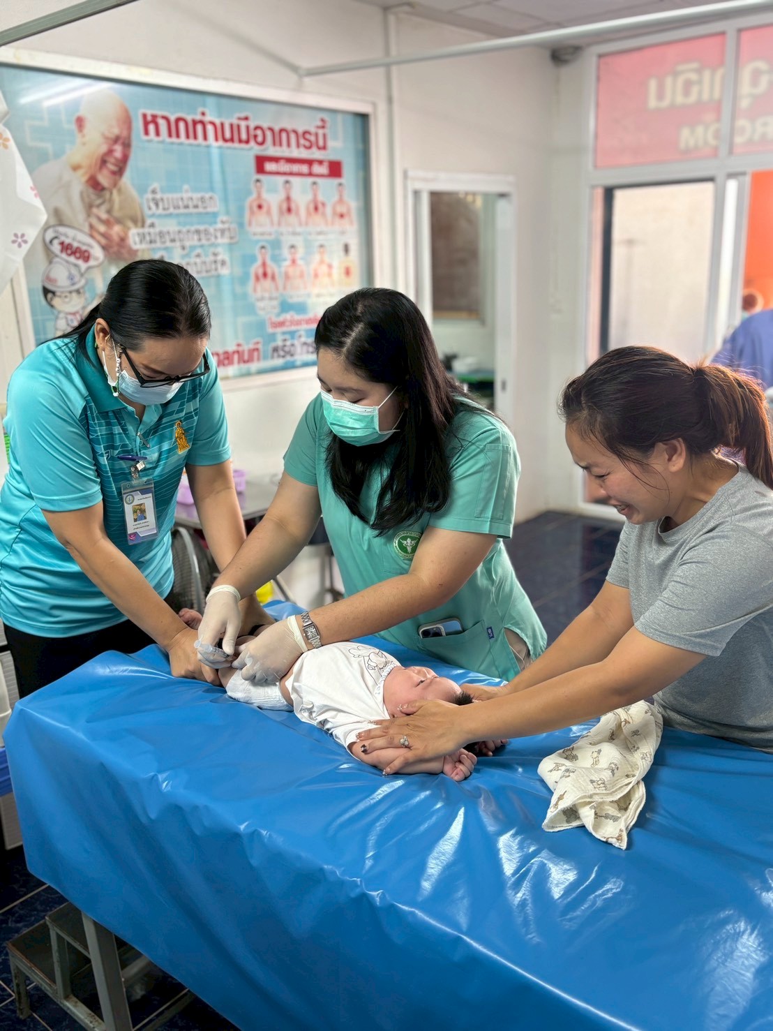 8 ต.ค.68 รพ.สต.บ้านสันป่าไร่ ให้บริการฉีดวัคซีนเด็กอายุ 2 เดือน ถึง 4 ปี จำนวน 17 ราย พร้อมทั้งตรวจสุขภาพช่องปาก , เคลือบฟลูออไรด์ , ให้ทันตสุขศึกษาแก่ผู้ปกครอง , เจาะเลือดตรวจความเข้มข้นของเลือด(Hct) , จ่ายยา Para syr และ Ferrous syr