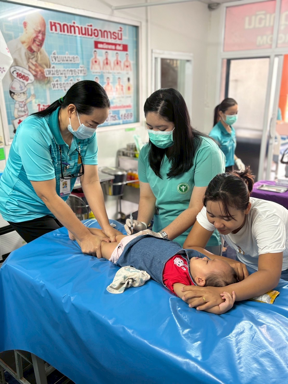 8 ต.ค.68 รพ.สต.บ้านสันป่าไร่ ให้บริการฉีดวัคซีนเด็กอายุ 2 เดือน ถึง 4 ปี จำนวน 17 ราย พร้อมทั้งตรวจสุขภาพช่องปาก , เคลือบฟลูออไรด์ , ให้ทันตสุขศึกษาแก่ผู้ปกครอง , เจาะเลือดตรวจความเข้มข้นของเลือด(Hct) , จ่ายยา Para syr และ Ferrous syr