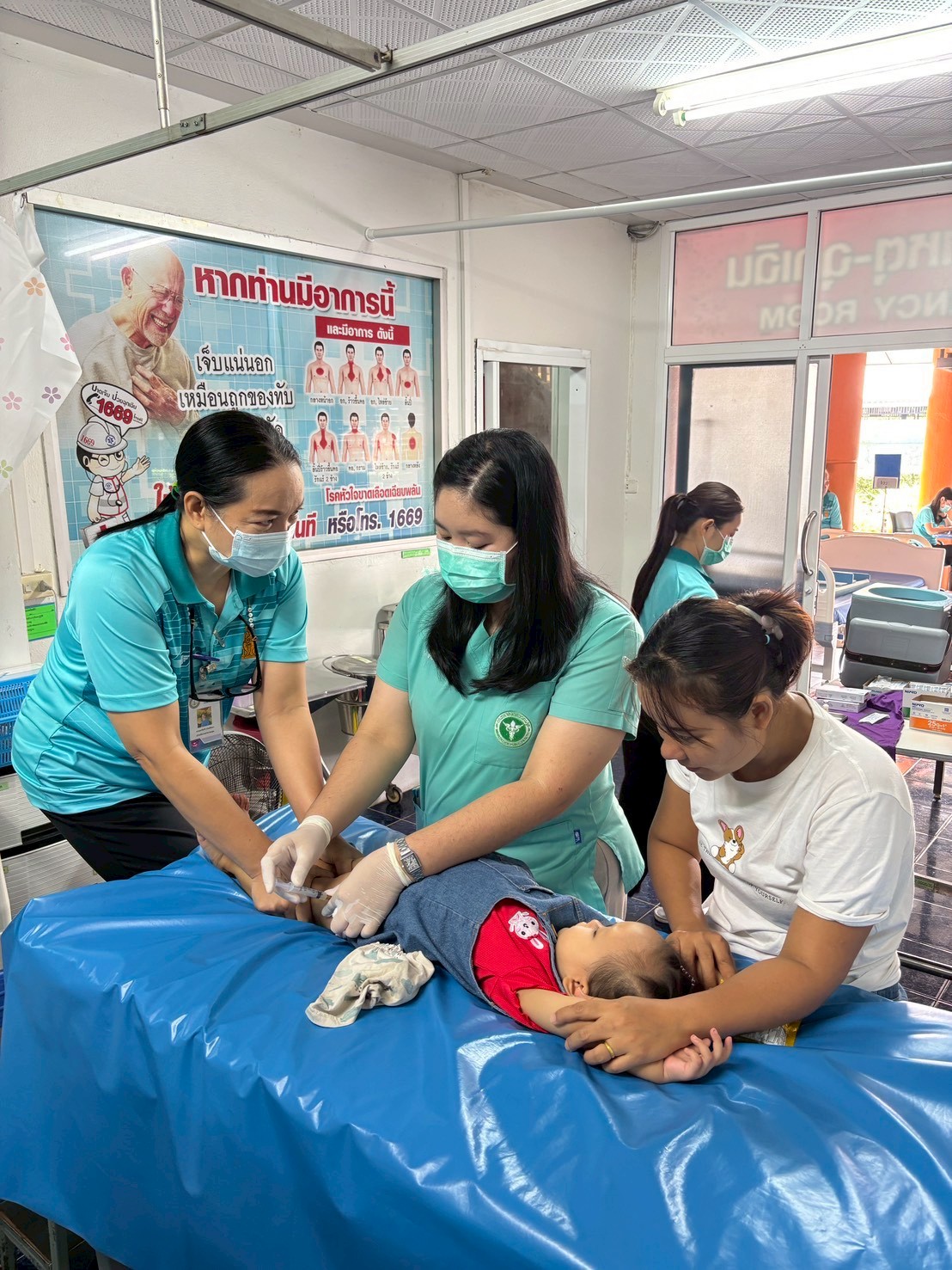 8 ต.ค.68 รพ.สต.บ้านสันป่าไร่ ให้บริการฉีดวัคซีนเด็กอายุ 2 เดือน ถึง 4 ปี จำนวน 17 ราย พร้อมทั้งตรวจสุขภาพช่องปาก , เคลือบฟลูออไรด์ , ให้ทันตสุขศึกษาแก่ผู้ปกครอง , เจาะเลือดตรวจความเข้มข้นของเลือด(Hct) , จ่ายยา Para syr และ Ferrous syr